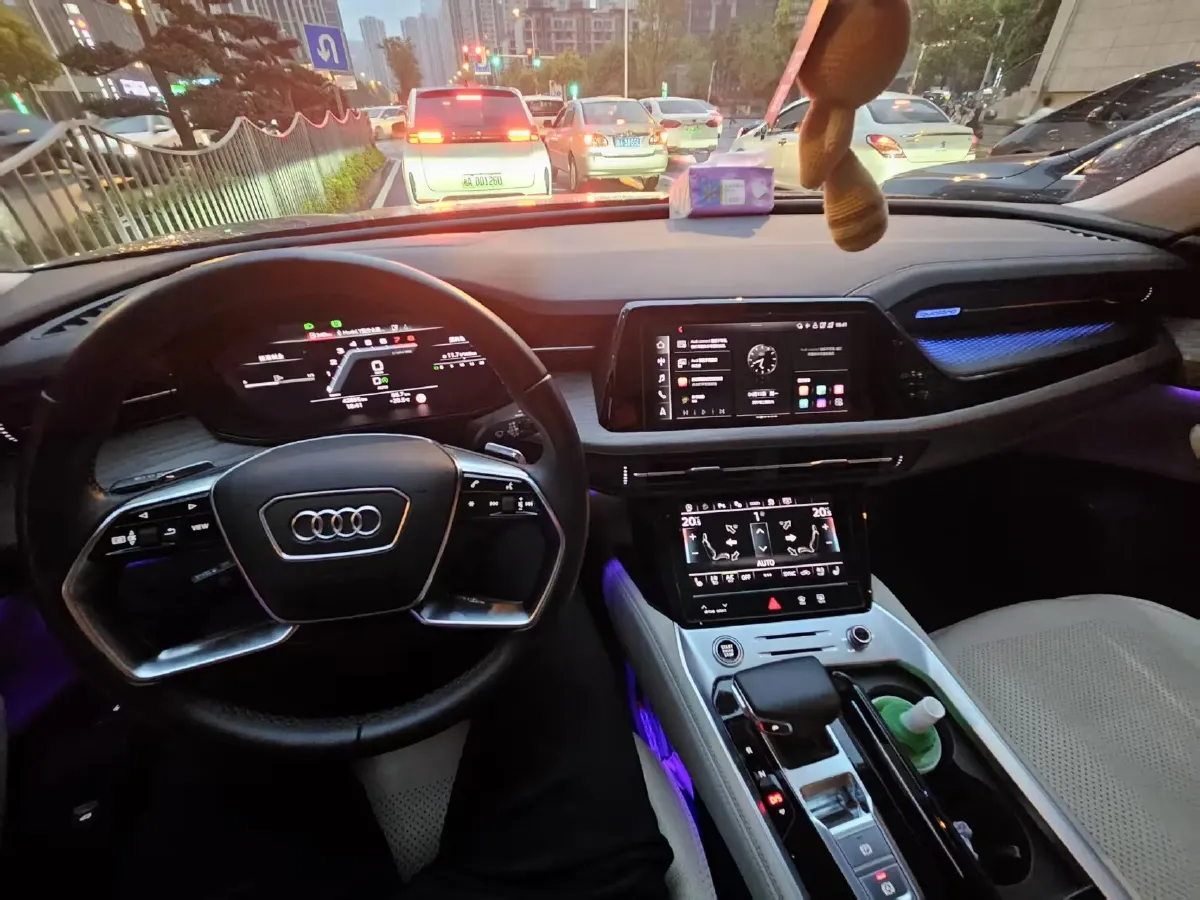 2022 Audi Q5 e-tron BEV 83.4KWH,autocango,china used car exporter,china ev exporter,chinese used car exporter,chinese used ev exporter