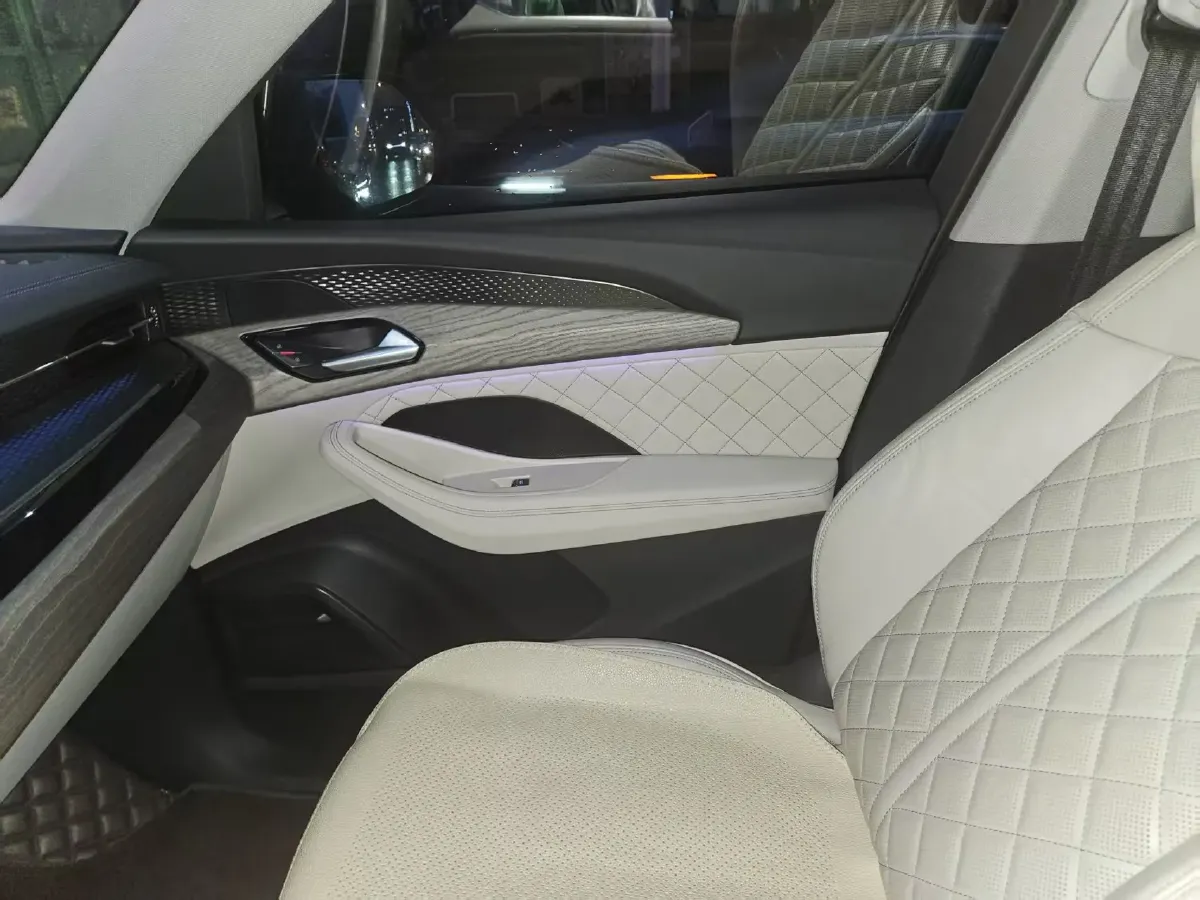 2022 Audi Q5 e-tron BEV 83.4KWH,autocango,china used car exporter,china ev exporter,chinese used car exporter,chinese used ev exporter