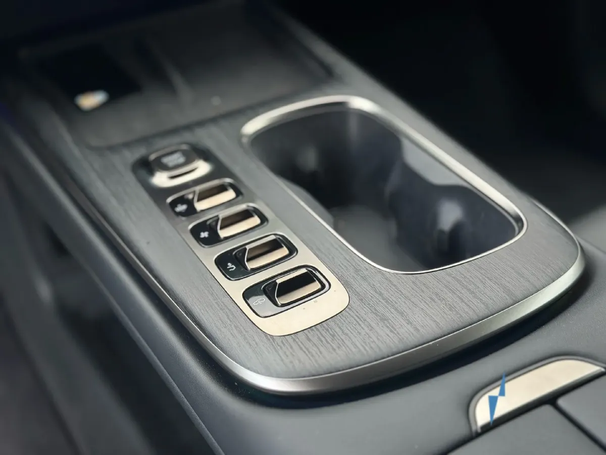 2024 MI SU7 BEV 101KWH,autocango,china used car exporter,china ev exporter,chinese used car exporter,chinese used ev exporter