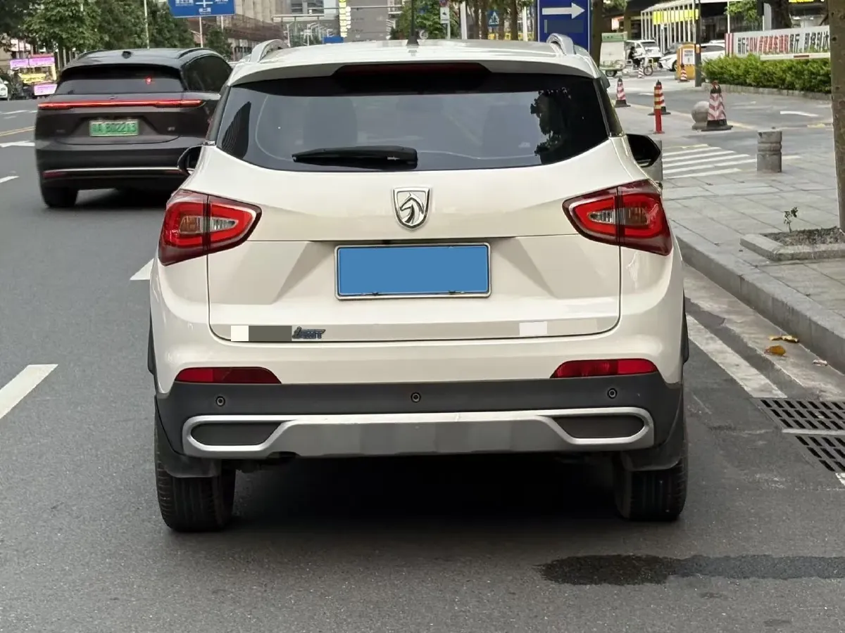 2017 BaoJun 310W 1.5L 105HP L4 6MT,autocango,china used car exporter,china ev exporter,chinese used car exporter,chinese used ev exporter