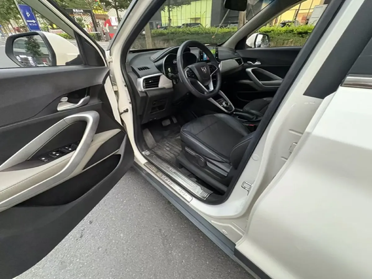 2017 BaoJun 310W 1.5L 105HP L4 6MT,autocango,china used car exporter,china ev exporter,chinese used car exporter,chinese used ev exporter