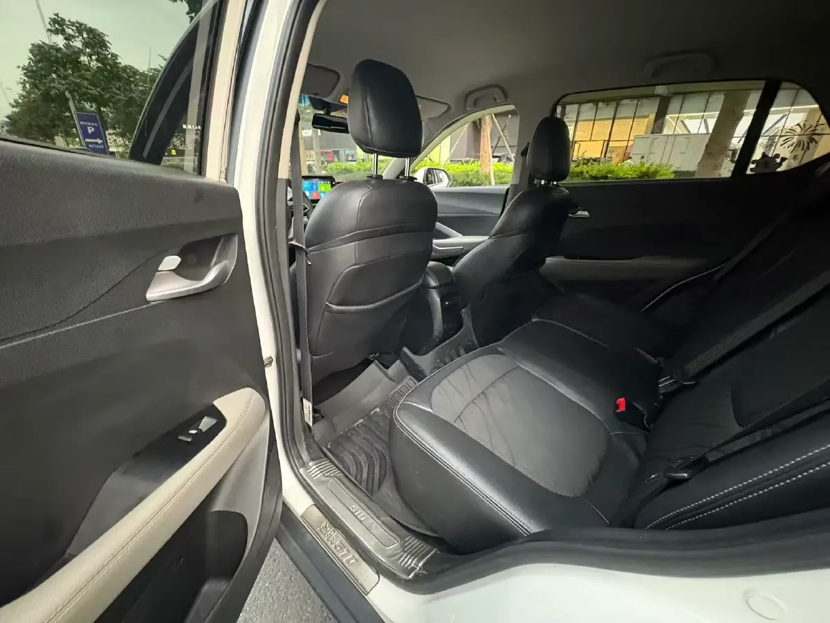 2017 BaoJun 310W 1.5L 105HP L4 6MT,autocango,china used car exporter,china ev exporter,chinese used car exporter,chinese used ev exporter