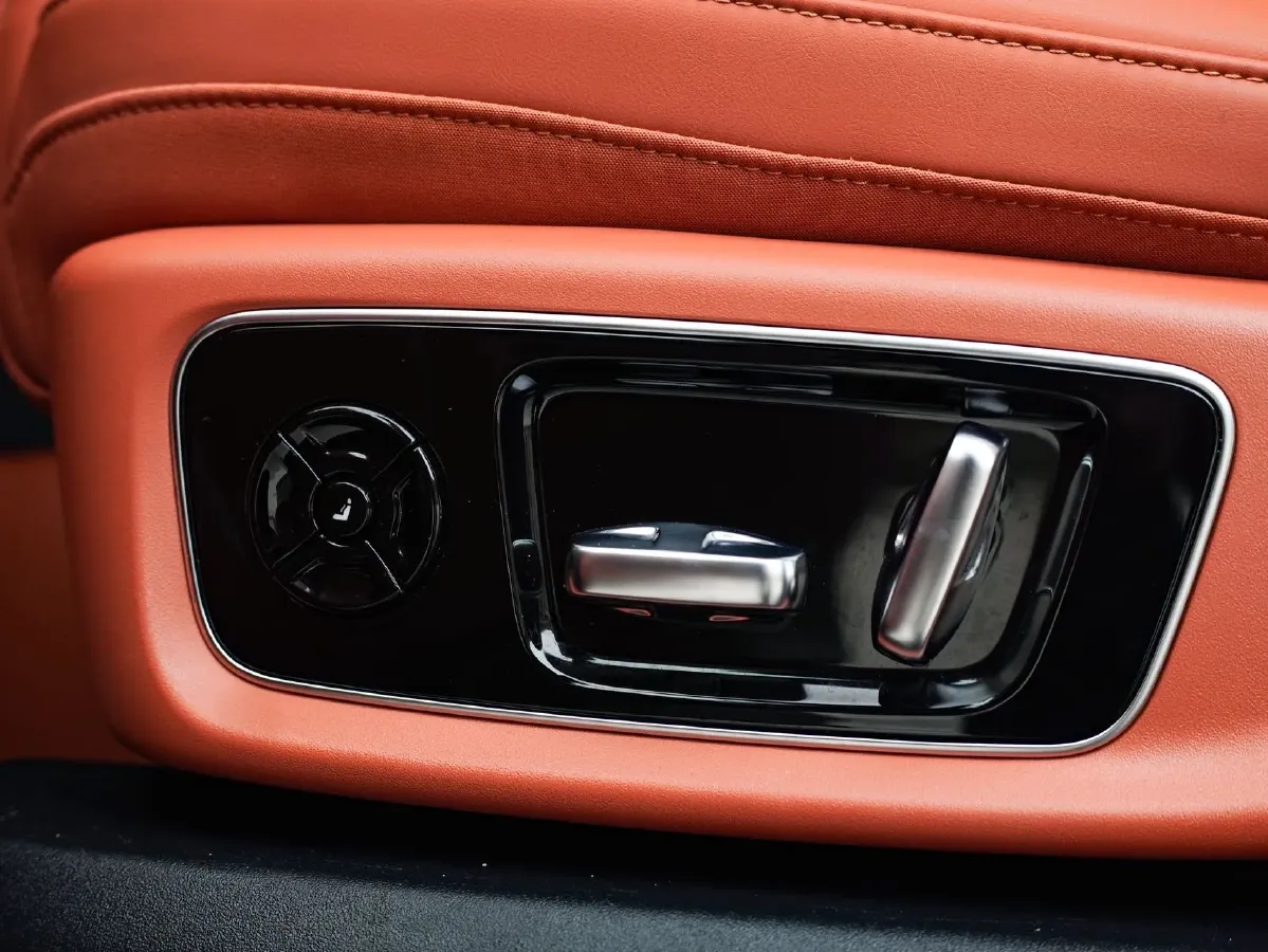 2023 Li L8 Range Extended 154HP REEV 40.9KWH,autocango,china used car exporter,china ev exporter,chinese used car exporter,chinese used ev exporter