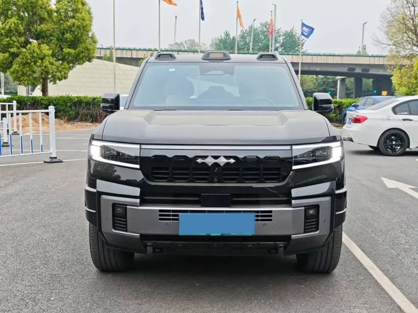 2025 FangChengBao Bao 8 2.0T 245HP L4 E-CVT PHEV 36.8KWH,autocango,china used car exporter,china ev exporter,chinese used car exporter,chinese used ev exporter