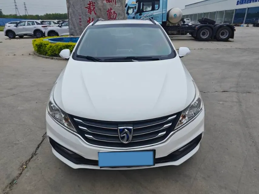 2016 BaoJun 310 1.2L 82HP L4 5MT,autocango,china used car exporter,china ev exporter,chinese used car exporter,chinese used ev exporter