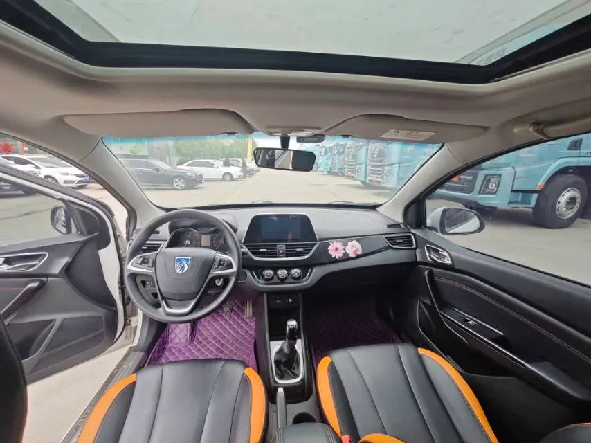 2016 BaoJun 310 1.2L 82HP L4 5MT,autocango,china used car exporter,china ev exporter,chinese used car exporter,chinese used ev exporter