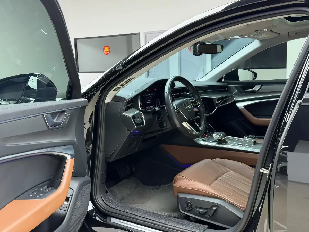 2022 Audi A6L 2.0T 224HP L4 7DCT,autocango,china used car exporter,china ev exporter,chinese used car exporter,chinese used ev exporter