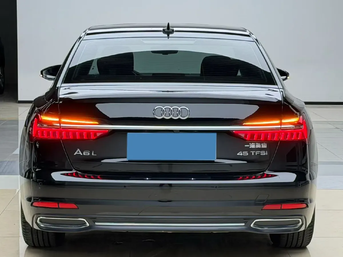 2022 Audi A6L 2.0T 224HP L4 7DCT,autocango,china used car exporter,china ev exporter,chinese used car exporter,chinese used ev exporter