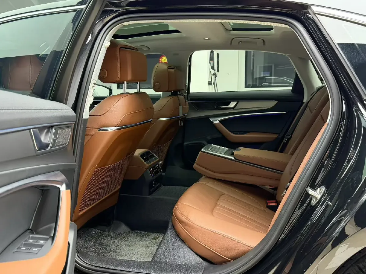 2022 Audi A6L 2.0T 224HP L4 7DCT,autocango,china used car exporter,china ev exporter,chinese used car exporter,chinese used ev exporter