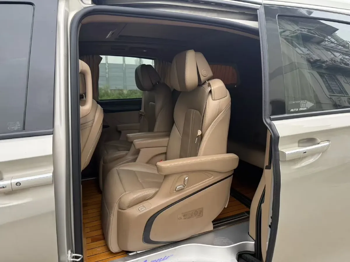 2022 Buick GL8 2.0T 237HP L4 9AT,autocango,china used car exporter,china ev exporter,chinese used car exporter,chinese used ev exporter