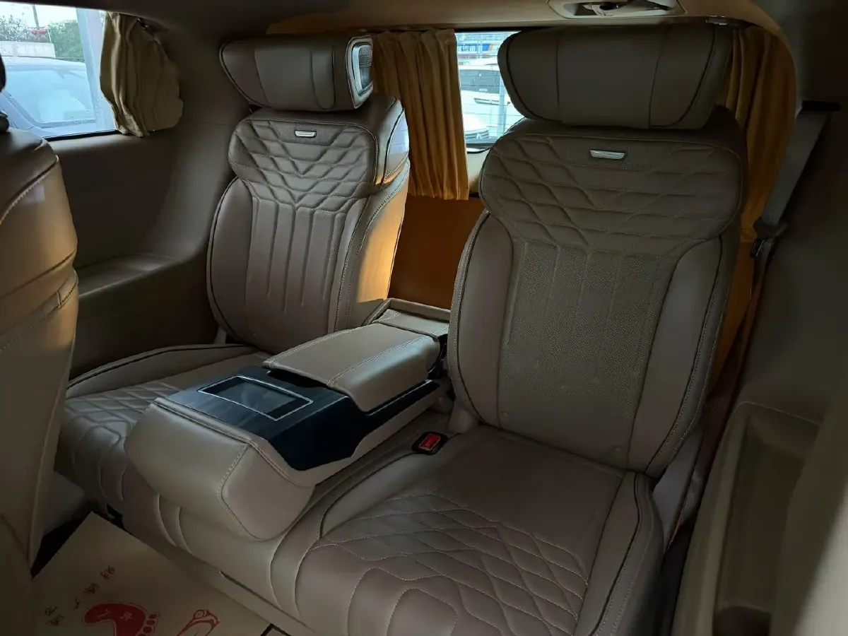 2021 Buick GL8 2.0T 237HP L4 9AT,autocango,china used car exporter,china ev exporter,chinese used car exporter,chinese used ev exporter