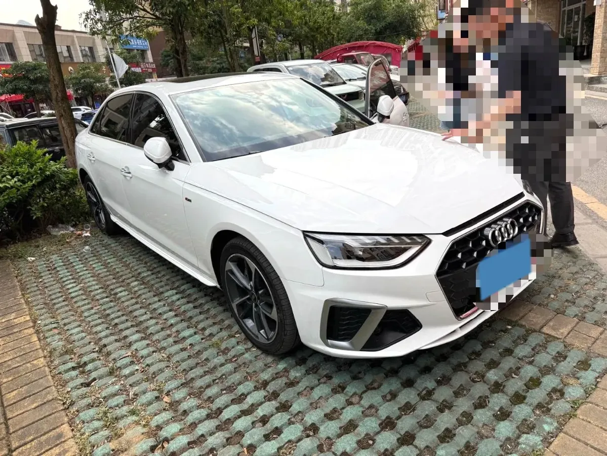 2022 Audi A4L 2.0T 190HP L4 7DCT,autocango,china used car exporter,china ev exporter,chinese used car exporter,chinese used ev exporter