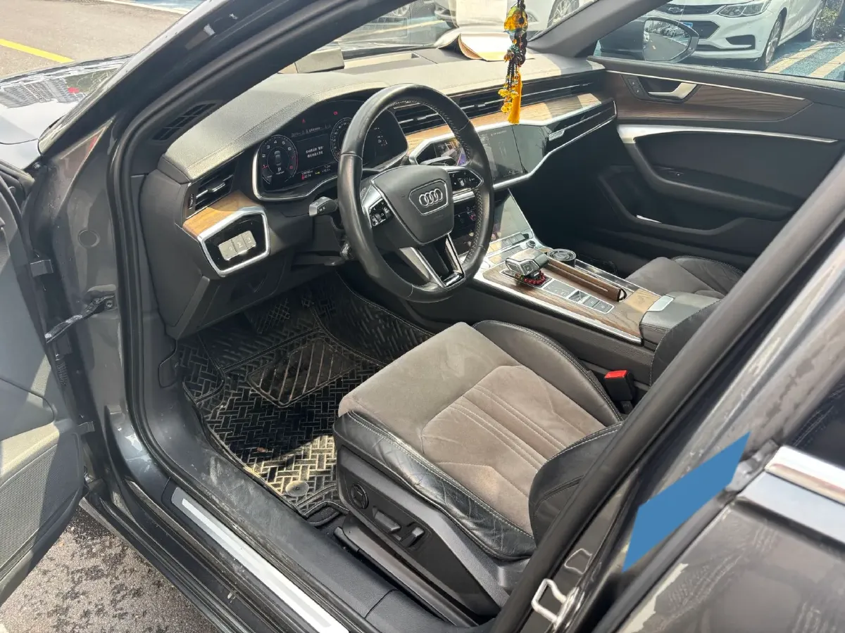 2020 Audi A6L 2.0T 190HP L4 7DCT,autocango,china used car exporter,china ev exporter,chinese used car exporter,chinese used ev exporter