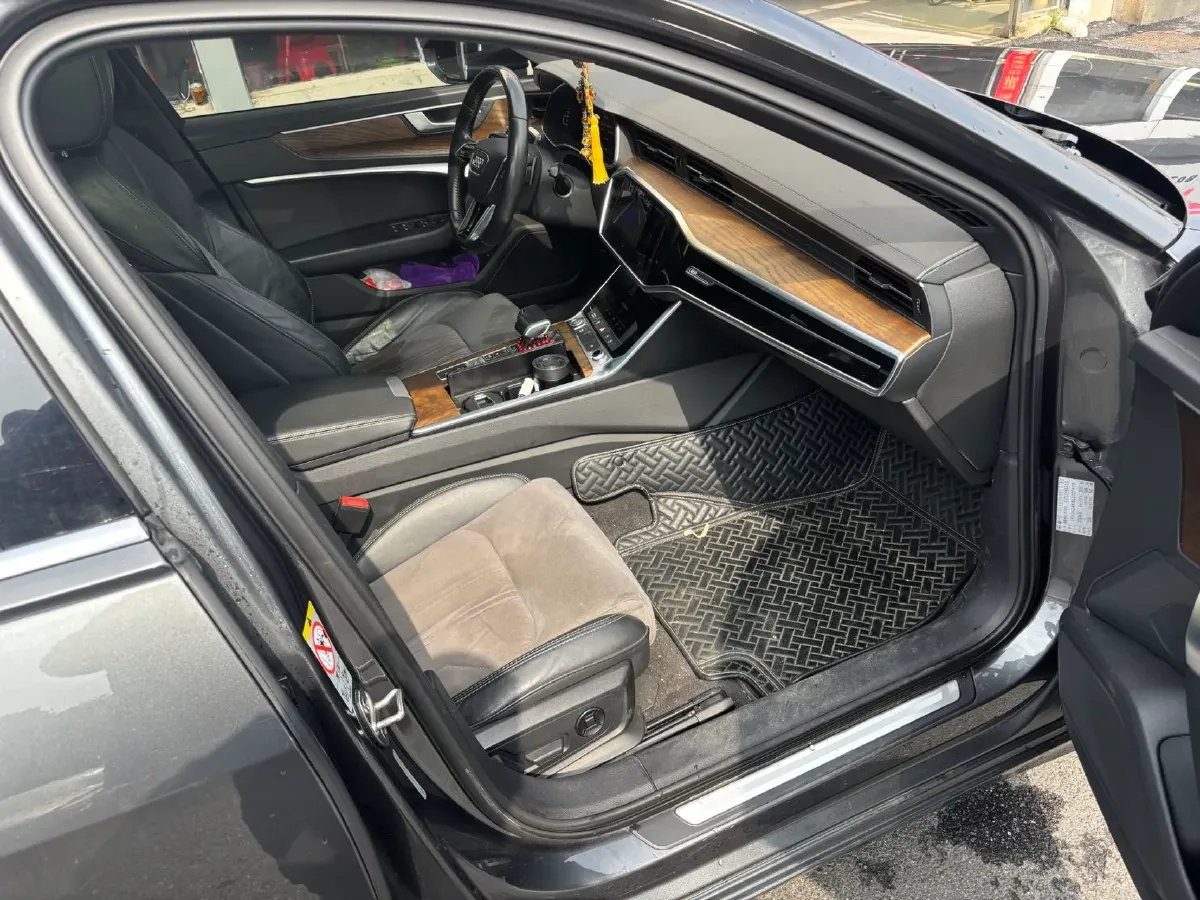 2020 Audi A6L 2.0T 190HP L4 7DCT,autocango,china used car exporter,china ev exporter,chinese used car exporter,chinese used ev exporter