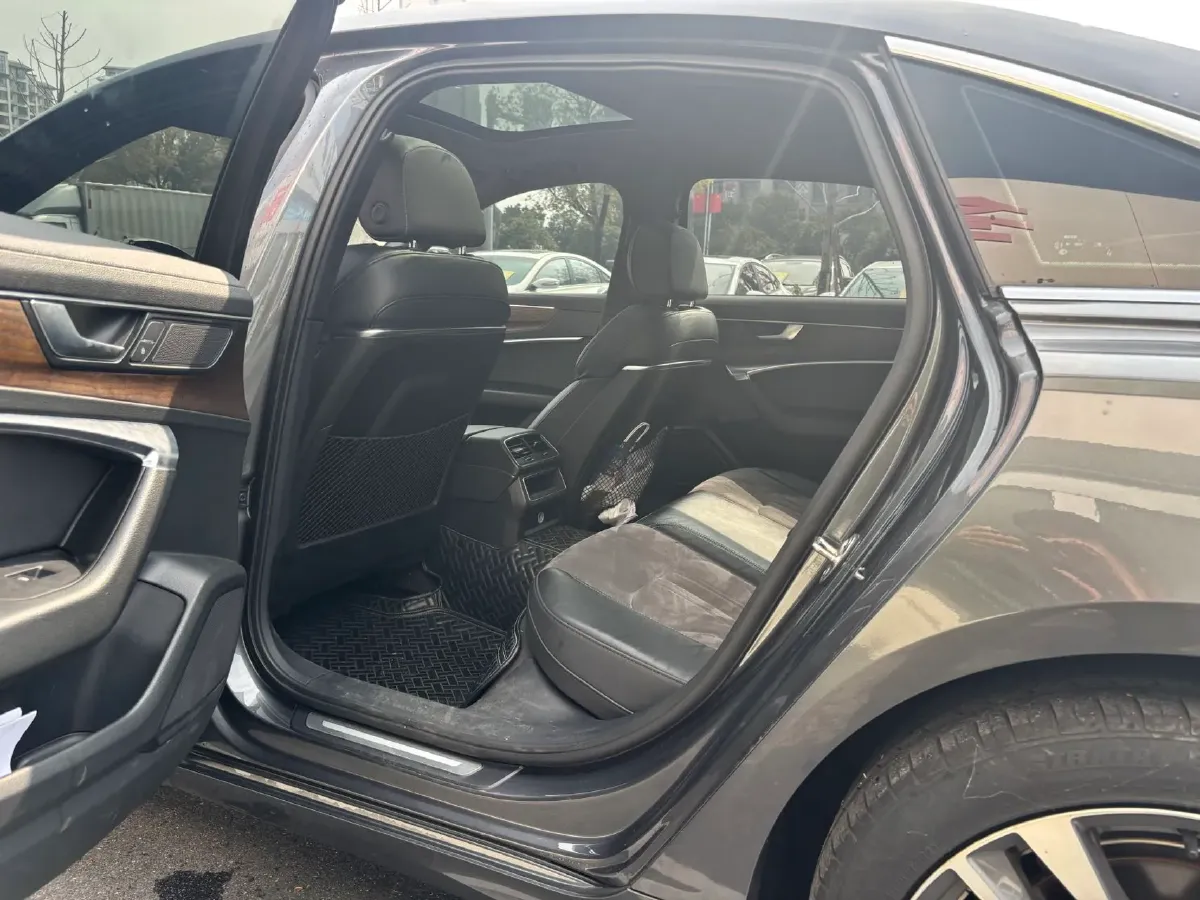 2020 Audi A6L 2.0T 190HP L4 7DCT,autocango,china used car exporter,china ev exporter,chinese used car exporter,chinese used ev exporter