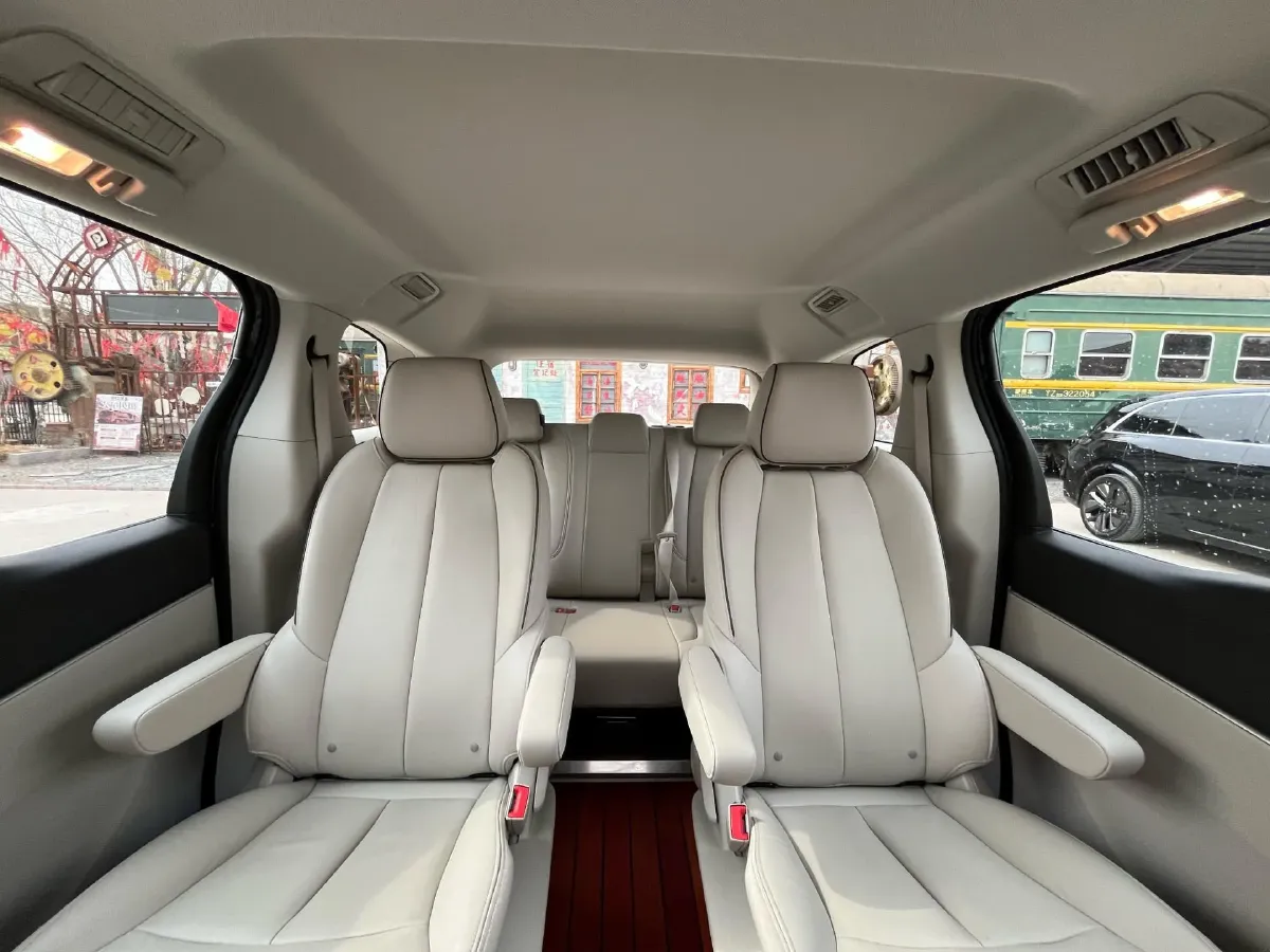2021 Buick GL8 2.0T 237HP L4 9AT,autocango,china used car exporter,china ev exporter,chinese used car exporter,chinese used ev exporter