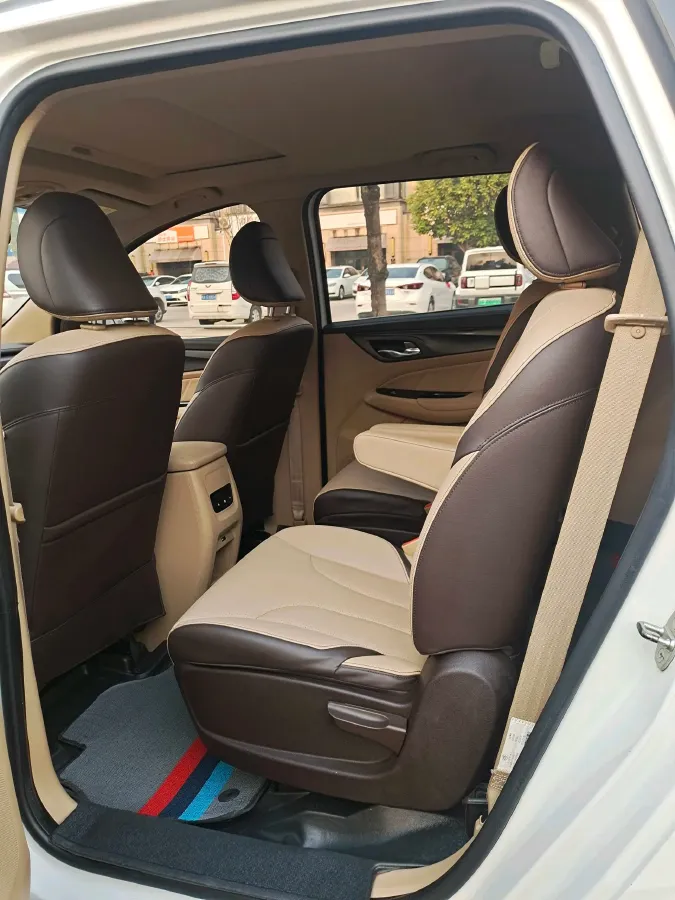 2017 BaoJun 730 1.5T 150HP L4 6MT,autocango,china used car exporter,china ev exporter,chinese used car exporter,chinese used ev exporter