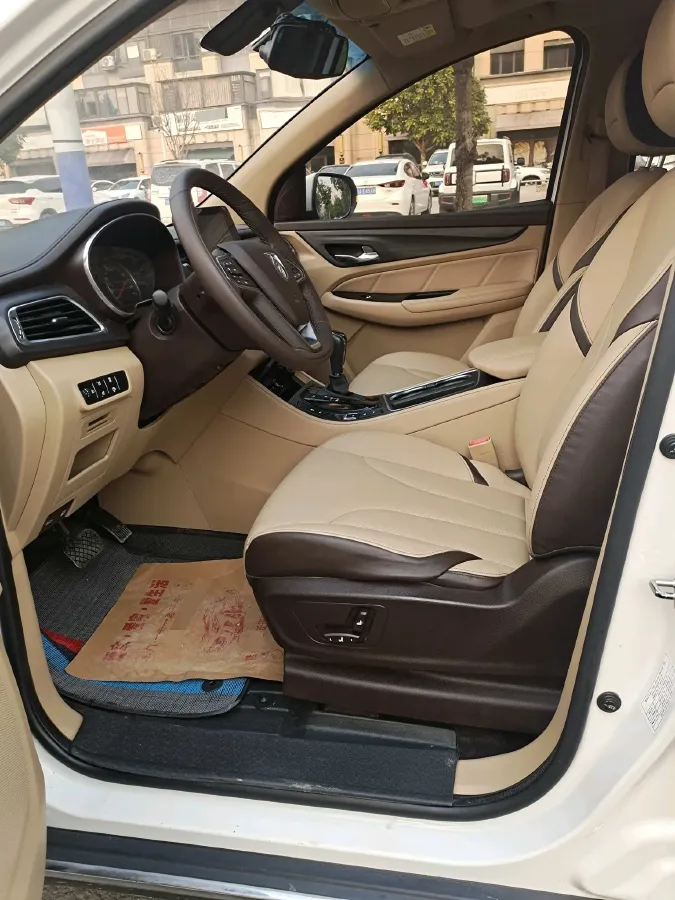 2017 BaoJun 730 1.5T 150HP L4 6MT,autocango,china used car exporter,china ev exporter,chinese used car exporter,chinese used ev exporter