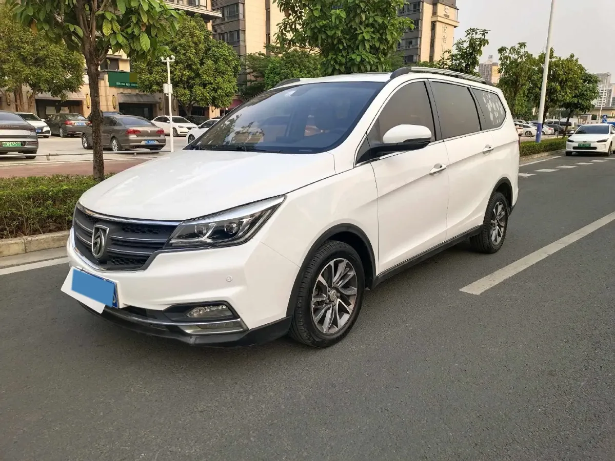 2017 BaoJun 730 1.5T 150HP L4 6MT,autocango,china used car exporter,china ev exporter,chinese used car exporter,chinese used ev exporter