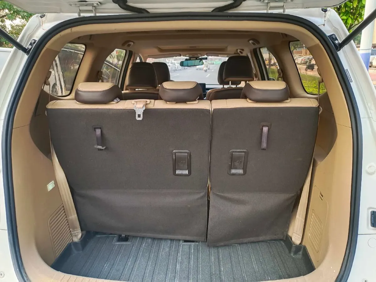 2017 BaoJun 730 1.5T 150HP L4 6MT,autocango,china used car exporter,china ev exporter,chinese used car exporter,chinese used ev exporter