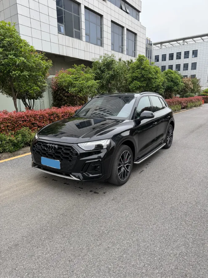 2025 Audi Q5L 2.0T 245HP L4 7DCT,autocango,china used car exporter,china ev exporter,chinese used car exporter,chinese used ev exporter