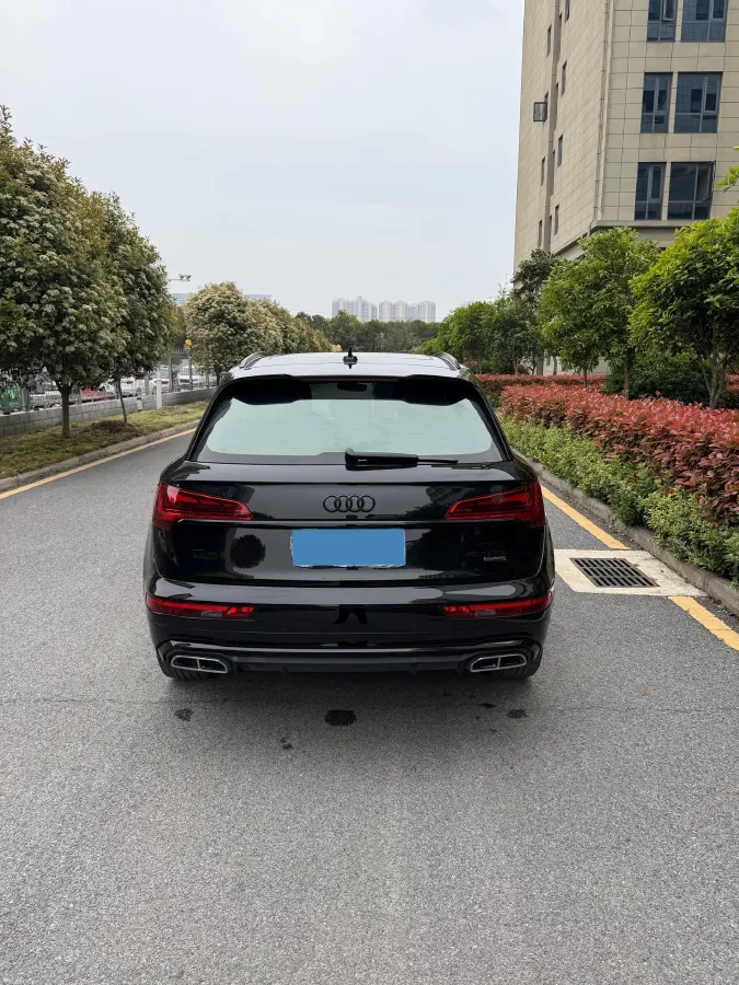 2025 Audi Q5L 2.0T 245HP L4 7DCT,autocango,china used car exporter,china ev exporter,chinese used car exporter,chinese used ev exporter