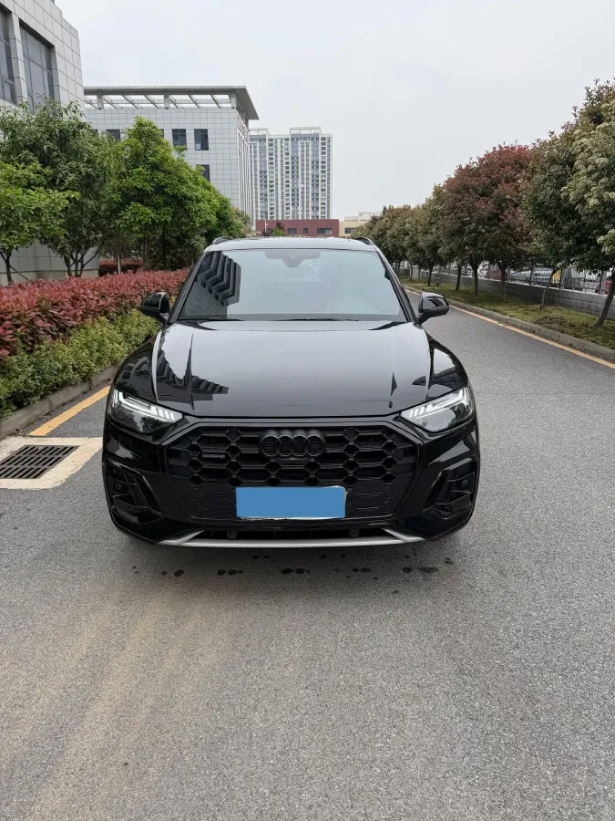 2025 Audi Q5L 2.0T 245HP L4 7DCT,autocango,china used car exporter,china ev exporter,chinese used car exporter,chinese used ev exporter