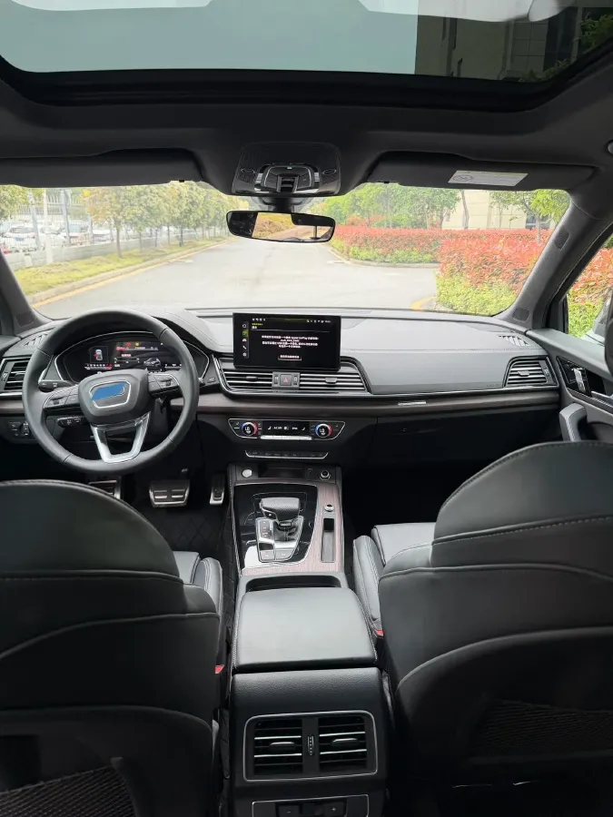 2025 Audi Q5L 2.0T 245HP L4 7DCT,autocango,china used car exporter,china ev exporter,chinese used car exporter,chinese used ev exporter