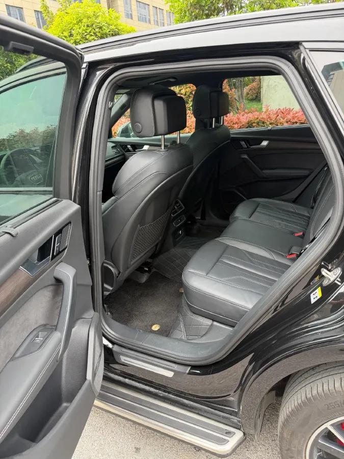 2025 Audi Q5L 2.0T 245HP L4 7DCT,autocango,china used car exporter,china ev exporter,chinese used car exporter,chinese used ev exporter