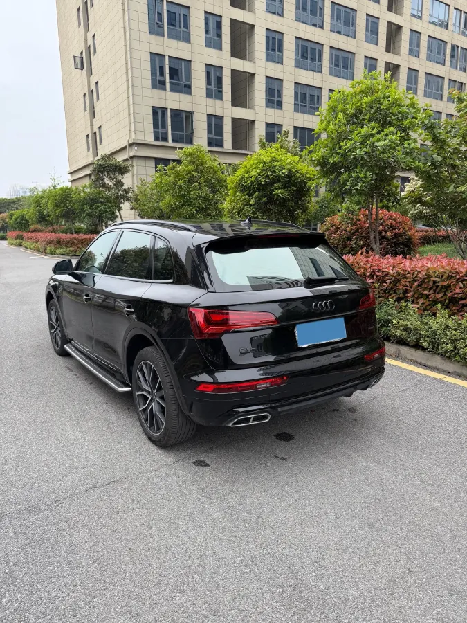 2025 Audi Q5L 2.0T 245HP L4 7DCT,autocango,china used car exporter,china ev exporter,chinese used car exporter,chinese used ev exporter
