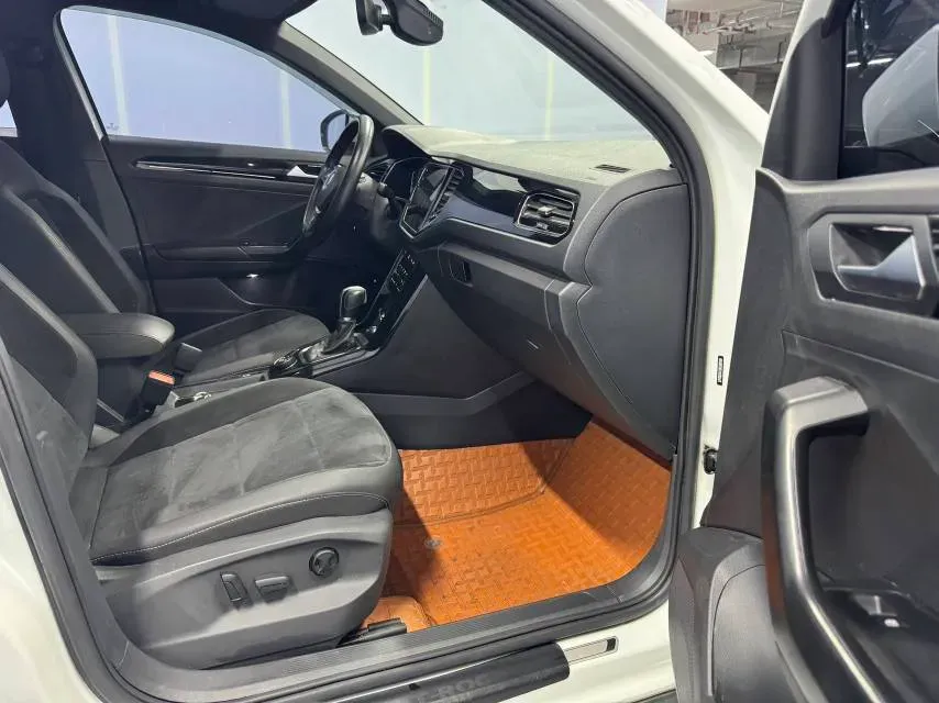 2021 Volkswagen T-Roc 1.4T 150HP L4 7DCT,autocango,china used car exporter,china ev exporter,chinese used car exporter,chinese used ev exporter