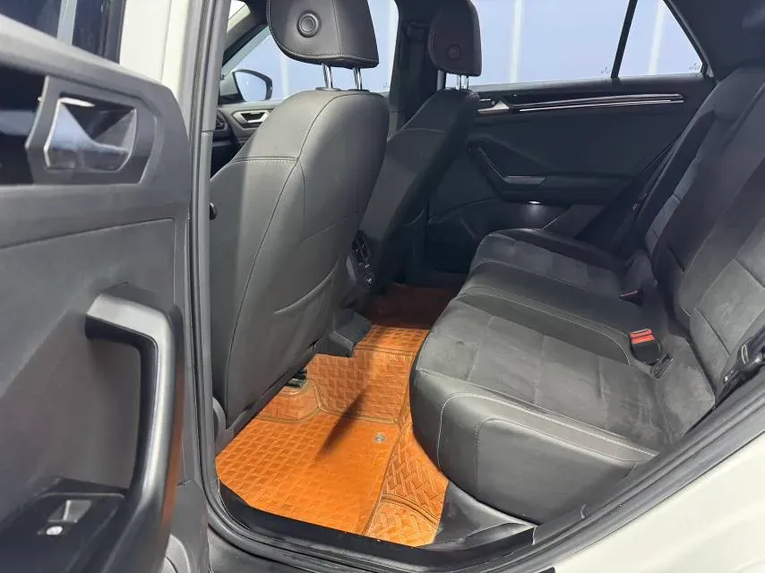 2021 Volkswagen T-Roc 1.4T 150HP L4 7DCT,autocango,china used car exporter,china ev exporter,chinese used car exporter,chinese used ev exporter