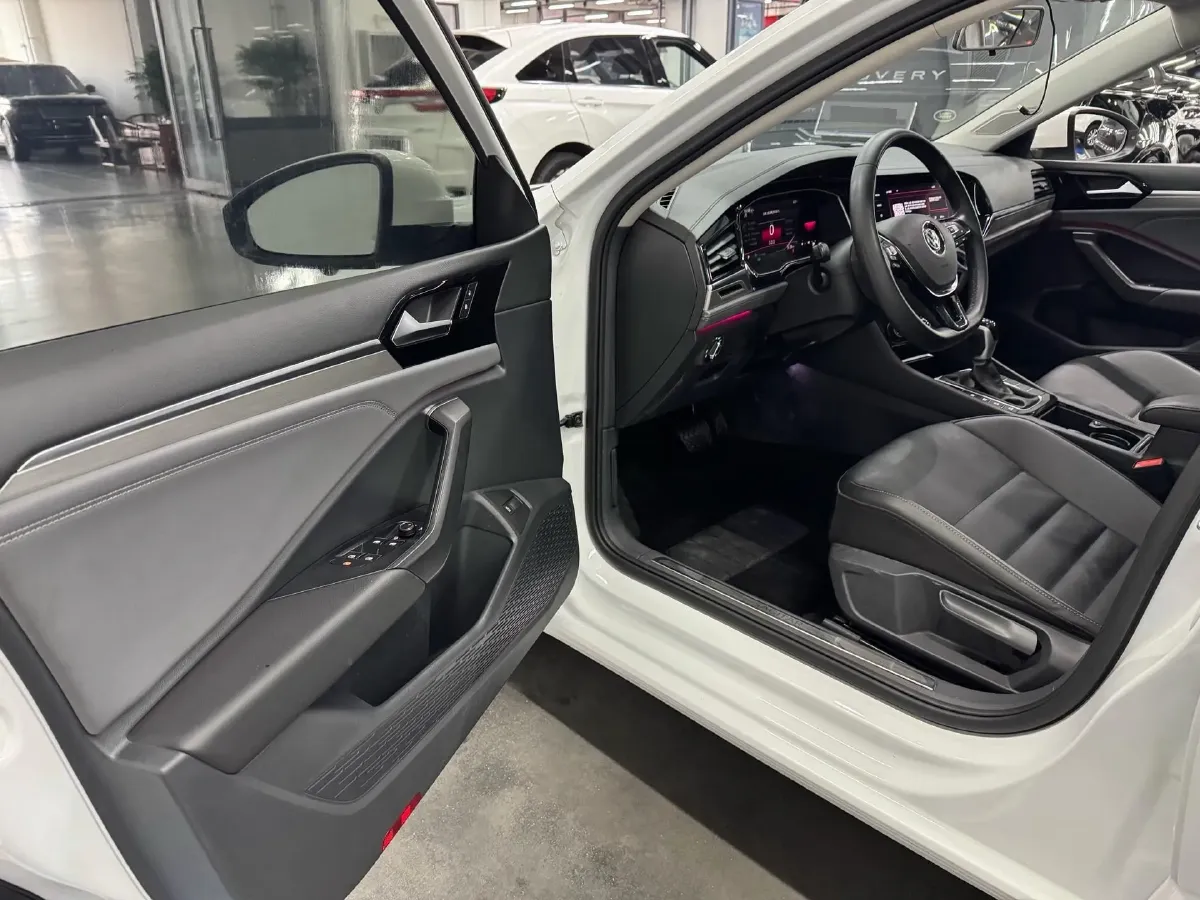 2006 Volkswagen Sagitar 1.6L 100HP L4 5MT,autocango,china used car exporter,china ev exporter,chinese used car exporter,chinese used ev exporter