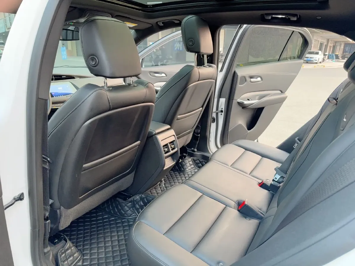 2021 Cadillac XT4 2.0T 237HP L4 9AT,autocango,china used car exporter,china ev exporter,chinese used car exporter,chinese used ev exporter