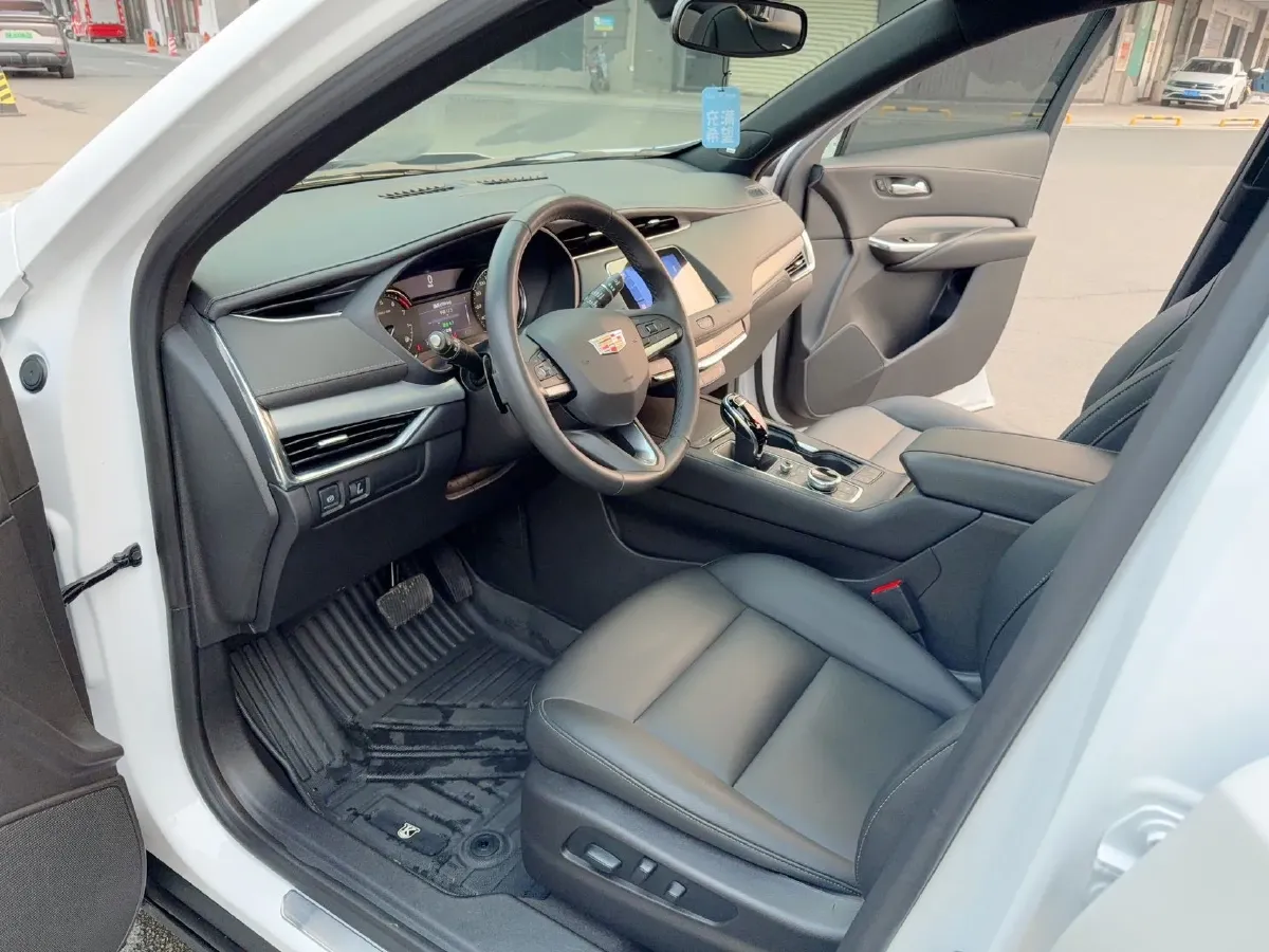 2021 Cadillac XT4 2.0T 237HP L4 9AT,autocango,china used car exporter,china ev exporter,chinese used car exporter,chinese used ev exporter