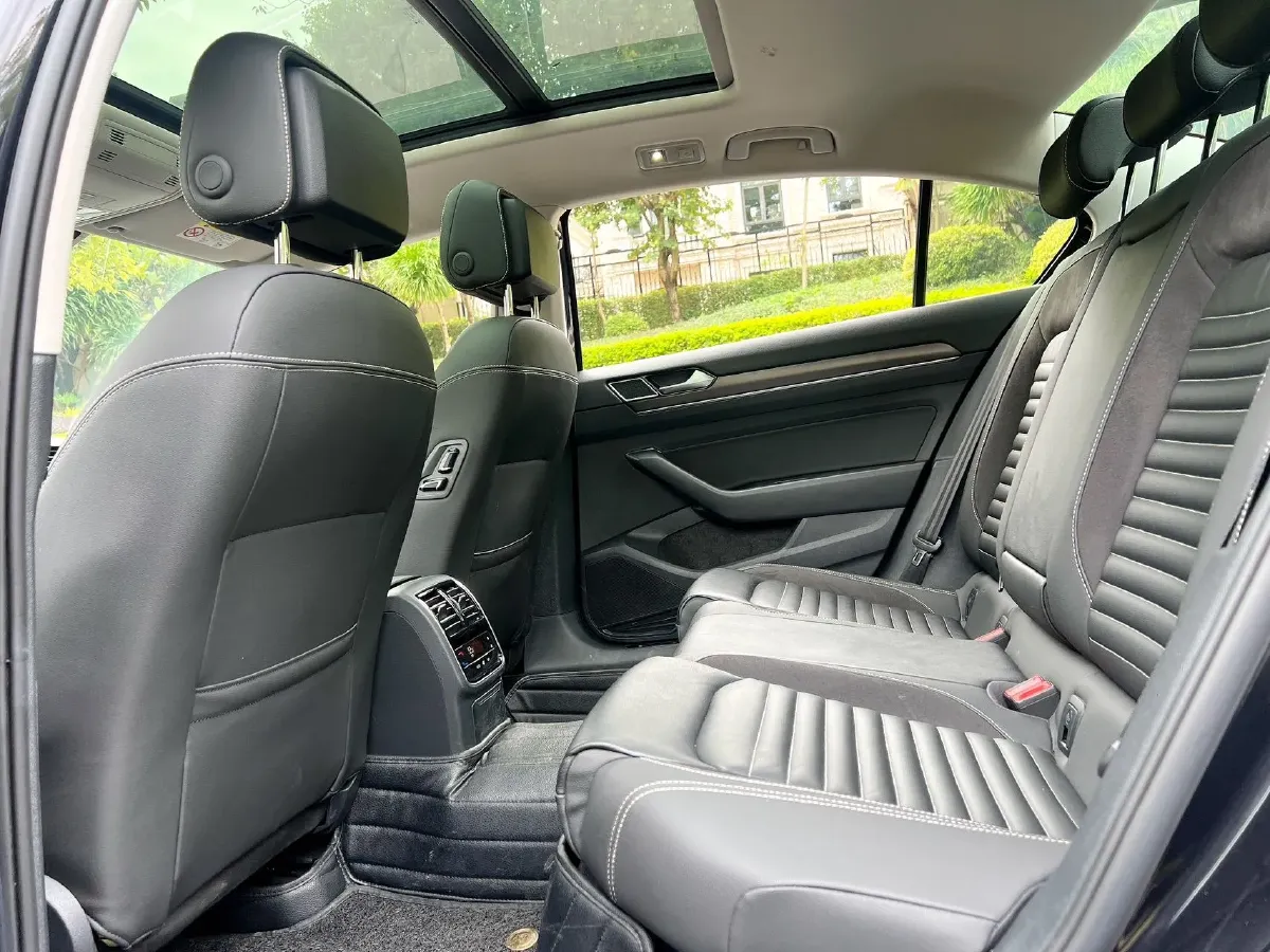 2020 Volkswagen Magotan 2.0T 186HP L4 7DCT,autocango,china used car exporter,china ev exporter,chinese used car exporter,chinese used ev exporter