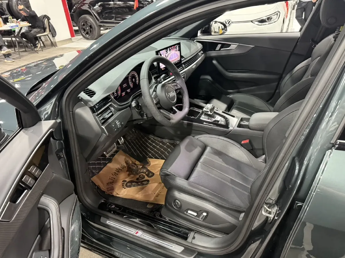 2024 Audi A4L 2.0T 190HP L4 7DCT,autocango,china used car exporter,china ev exporter,chinese used car exporter,chinese used ev exporter