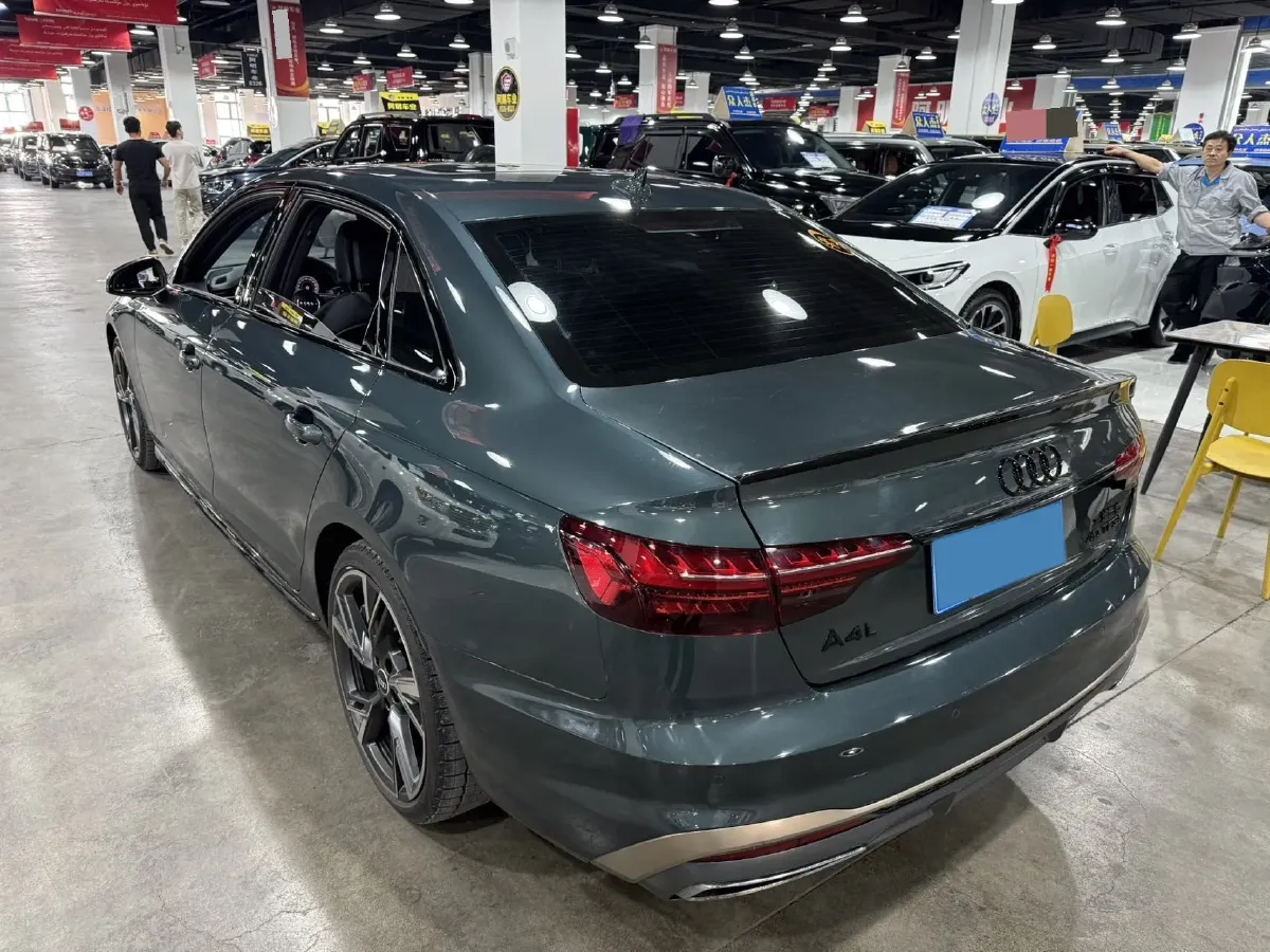 2024 Audi A4L 2.0T 190HP L4 7DCT,autocango,china used car exporter,china ev exporter,chinese used car exporter,chinese used ev exporter