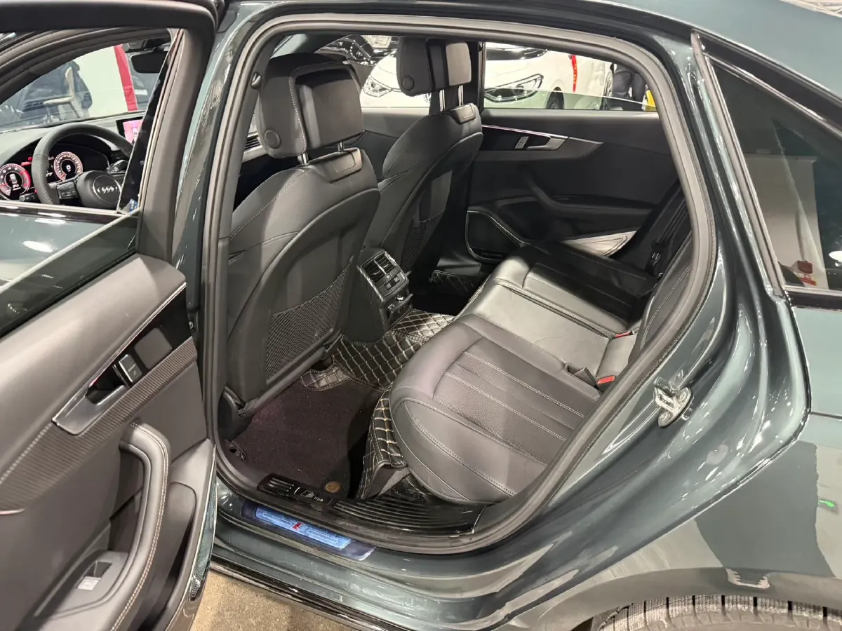 2024 Audi A4L 2.0T 190HP L4 7DCT,autocango,china used car exporter,china ev exporter,chinese used car exporter,chinese used ev exporter