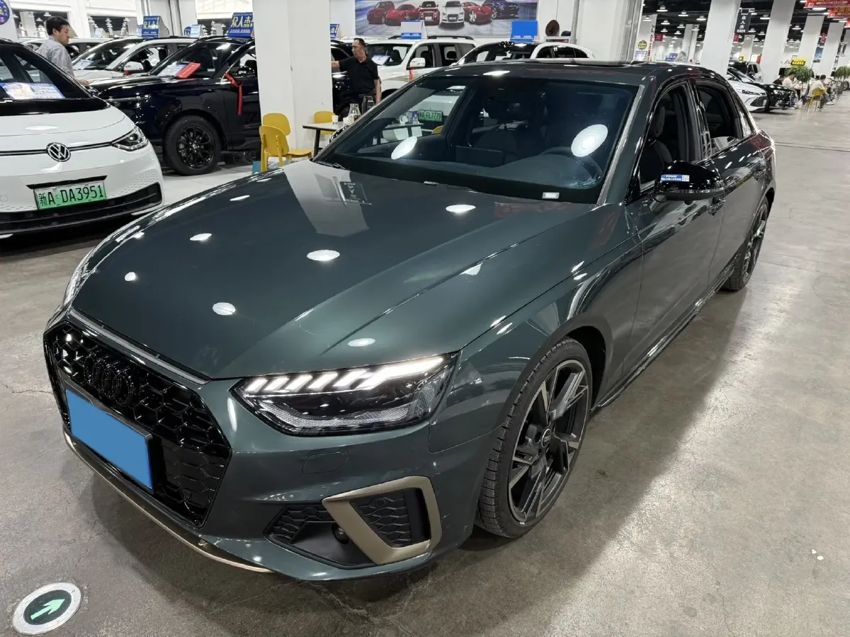 2024 Audi A4L 2.0T 190HP L4 7DCT,autocango,china used car exporter,china ev exporter,chinese used car exporter,chinese used ev exporter