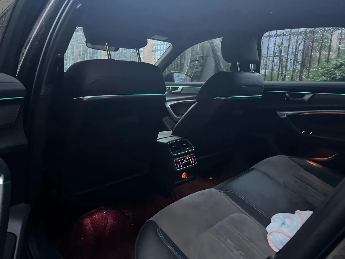 2020 Audi A6L 2.0T 224HP L4 7DCT,autocango,china used car exporter,china ev exporter,chinese used car exporter,chinese used ev exporter