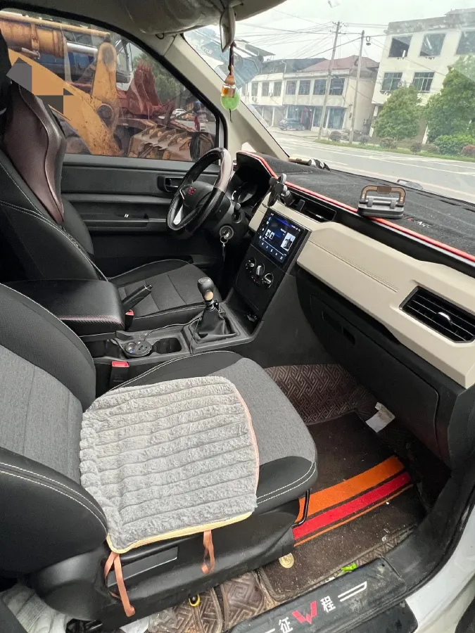 2021 WuLing ZhengChen 1.5T 147HP L4 6MT,autocango,china used car exporter,china ev exporter,chinese used car exporter,chinese used ev exporter