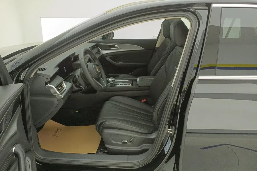 2024 HongQi H5 2.0T 224HP L4 8AT,autocango,china used car exporter,china ev exporter,chinese used car exporter,chinese used ev exporter