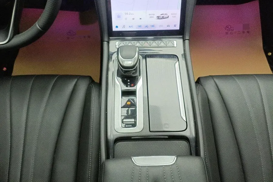 2024 HongQi H5 2.0T 224HP L4 8AT,autocango,china used car exporter,china ev exporter,chinese used car exporter,chinese used ev exporter