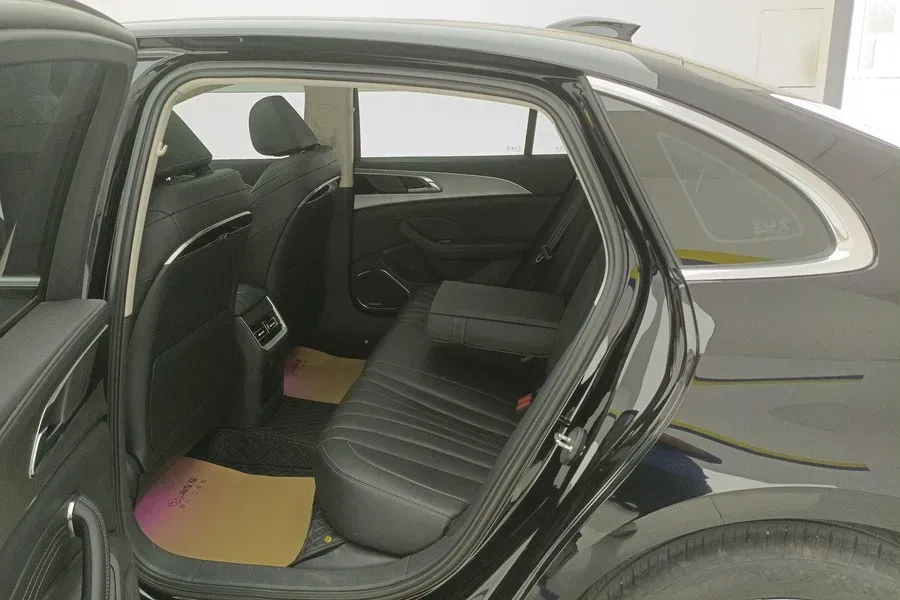 2024 HongQi H5 2.0T 224HP L4 8AT,autocango,china used car exporter,china ev exporter,chinese used car exporter,chinese used ev exporter