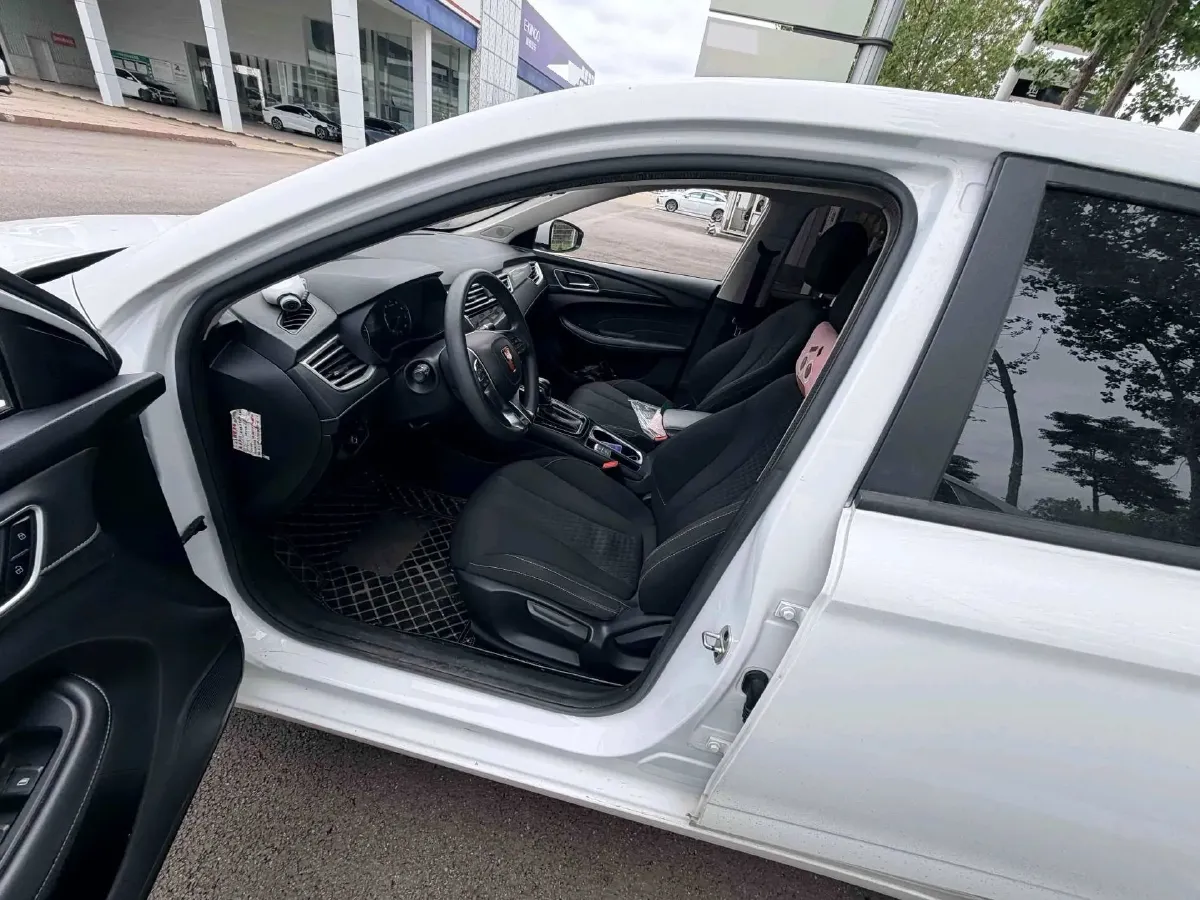 2020 Roewe i5 1.5L 120HP L4 CVT,autocango,china used car exporter,china ev exporter,chinese used car exporter,chinese used ev exporter