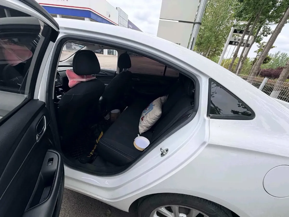 2020 Roewe i5 1.5L 120HP L4 CVT,autocango,china used car exporter,china ev exporter,chinese used car exporter,chinese used ev exporter