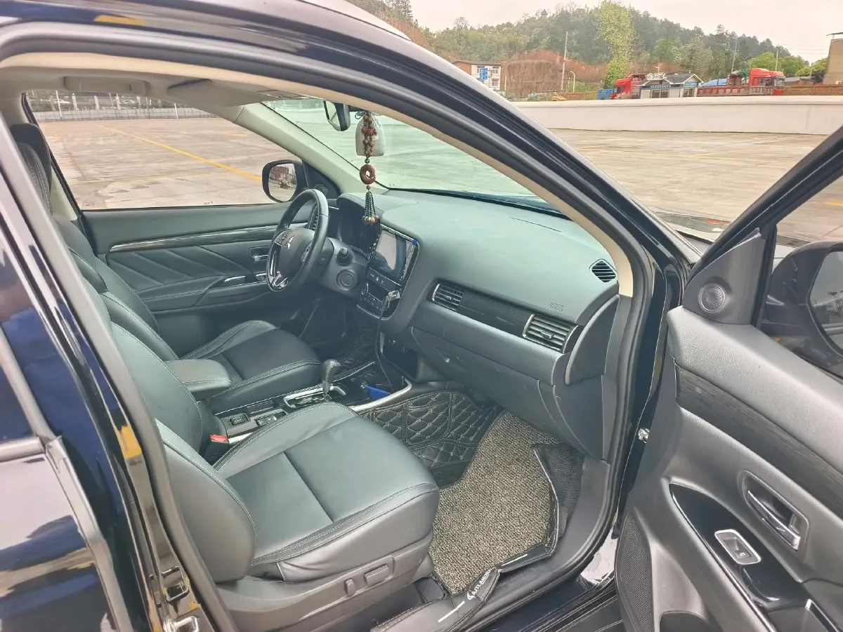 2019 Mitsubishi Outlander 2.0L 166HP L4 CVT,autocango,china used car exporter,china ev exporter,chinese used car exporter,chinese used ev exporter