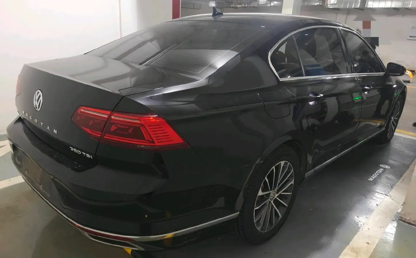 2020 Volkswagen Magotan 2.0T 220HP L4 7DCT,autocango,china used car exporter,china ev exporter,chinese used car exporter,chinese used ev exporter