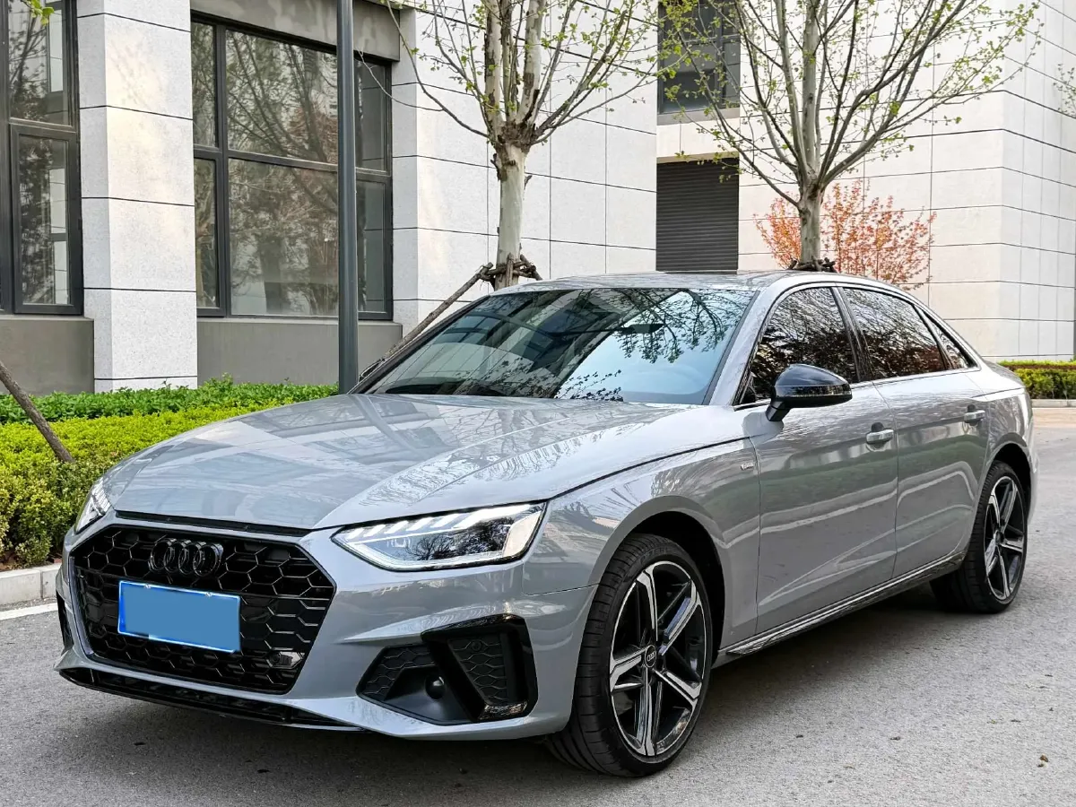 2025 Audi A4L 2.0T 190HP L4 7DCT,autocango,china used car exporter,china ev exporter,chinese used car exporter,chinese used ev exporter